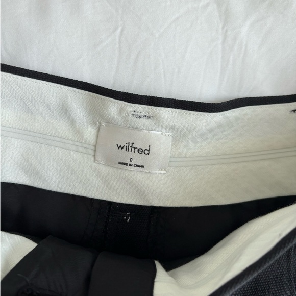 Aritzia Labyrinth shorts in Black size 0 - Picture 6 of 6